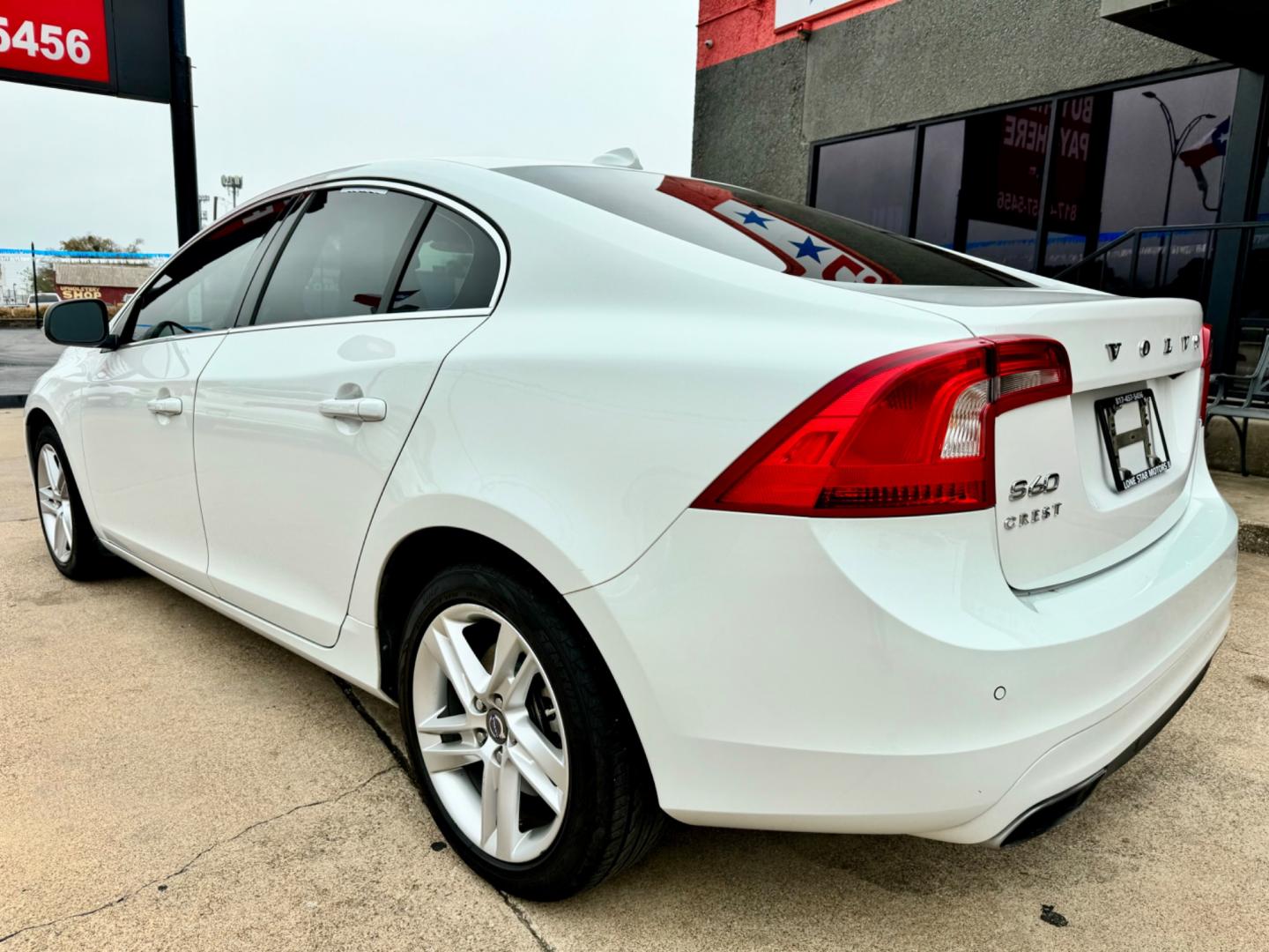 2015 WHITE VOLVO S60 PREMIER PLUS (YV140MFC3F1) , located at 5900 E. Lancaster Ave., Fort Worth, TX, 76112, (817) 457-5456, 0.000000, 0.000000 - This is a 2015 VOLVO S60 PREMIER PLUS 4 DOOR SEDAN that is in excellent condition. There are no dents or scratches. The interior is clean with no rips or tears or stains. All power windows, door locks and seats. Ice cold AC for those hot Texas summer days. It is equipped with a CD player, AM/FM radi - Photo#4